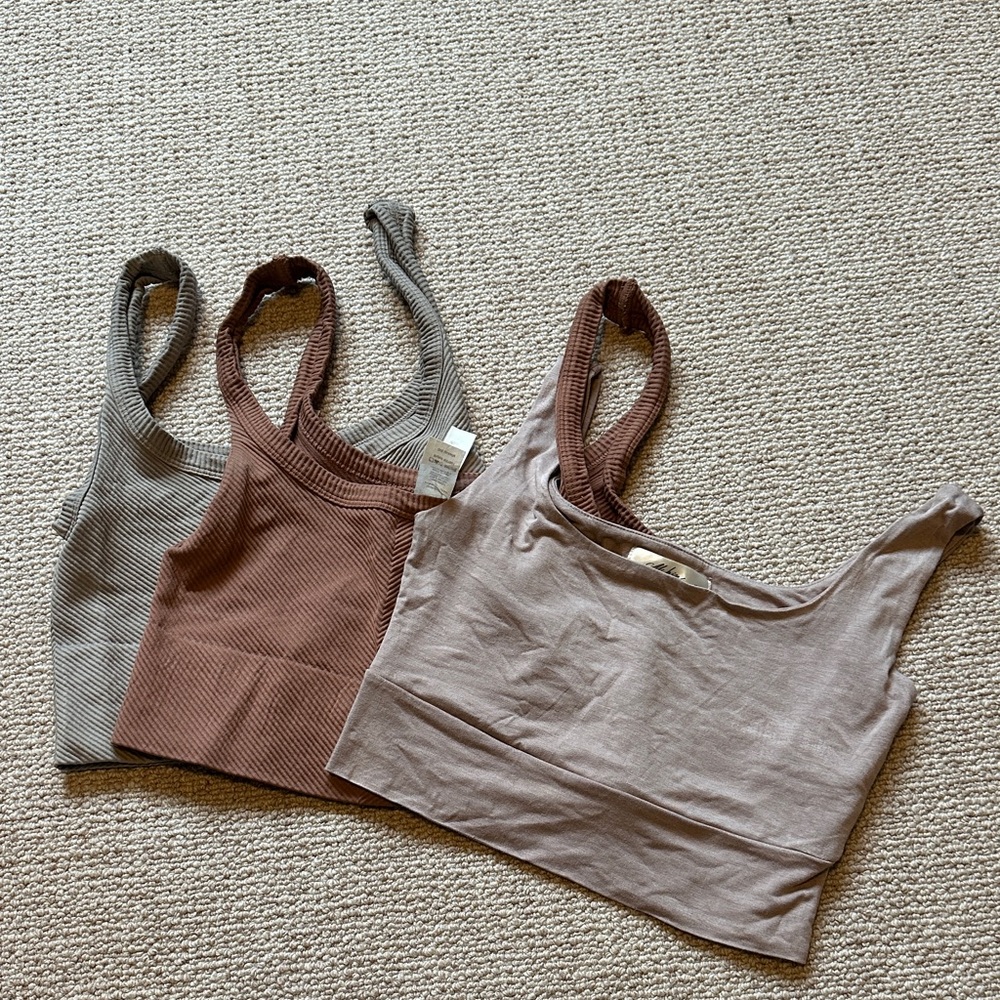 Mahina Set of Three Ribbed Tank Tops in Neutral Tones